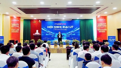 MobiFone'dan Vinh Long, bayiler için bir konferans düzenliyor.