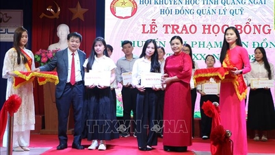 អាហារូបករណ៍ចំនួន ១៦៥ ត្រូវបានផ្តល់ជូនដល់ប្រជាជន Pham Van Dong ដើម្បីលើកទឹកចិត្តដល់ទេពកោសល្យ។