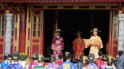 កម្មវិធីនេះពិតជាគួរឱ្យចាប់អារម្មណ៍ ដោយបង្កើតឡើងវិញនូវពិធីរាជវាំងនៃរាជវង្សង្វៀន។