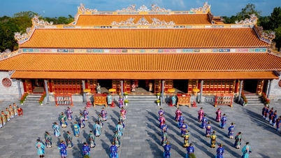 การจำลองพิธีเฉลิมฉลองปีใหม่ในราชสำนักสมัยราชวงศ์เหงียน