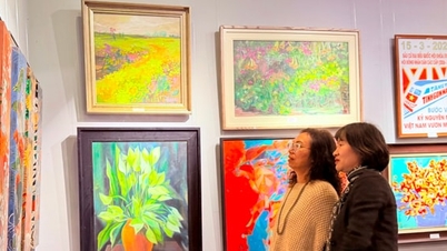 Disfrute de las vibrantes pinturas y esculturas que dan la bienvenida a la Primavera del Año del Caballo 2026.