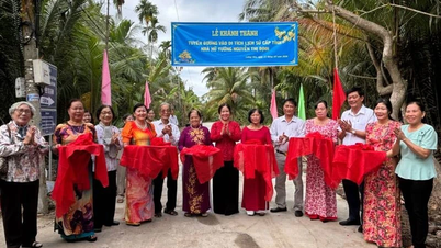 De weg naar de provinciale historische locatie van het huis van generaal Nguyen Thi Dinh is ingehuldigd.