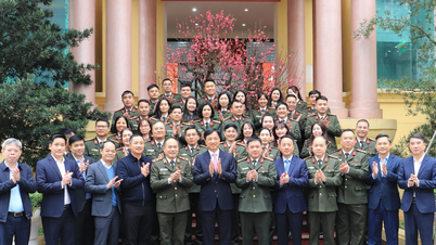 Partijsecretaris Nguyen Duy Ngoc van Hanoi: Het opbouwen van een politiekorps in Hanoi dat werkelijk "de bevolking dient" en de culturele hoofdstad waardig is.