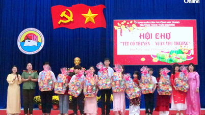 Thai Nguyen Secondary School anordnar mässan "Traditionell Tet - Kärlekens källa".