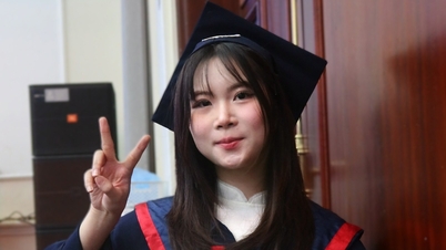 Une étudiante devient major de promotion grâce à ses excellentes notes à l'Université de Technologie.