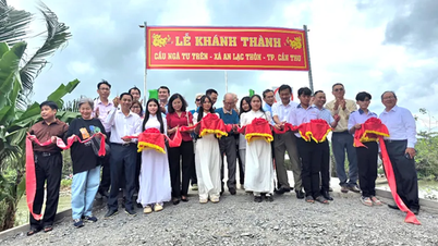 Upacara peresmian jembatan Nga Tu Tren dan program "Spring Connection - Loving Tet" telah dilaksanakan.