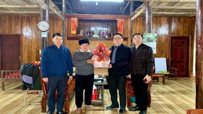 Een delegatie van de afdeling Propaganda en Massamobilisatie van het Provinciaal Partijcomité bracht een bezoek aan voormalige leiders van de afdeling en wenste hen een gelukkig nieuwjaar ter gelegenheid van het Chinese Nieuwjaar 2026.