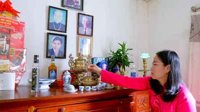 Los líderes de la ciudad de Da Nang visitan y envían saludos de Año Nuevo a las familias de ex líderes y personas meritorias.