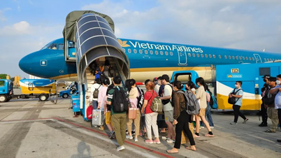 Workers and laborers facing hardship are allowed to fly home for Tet (Lunar New Year).