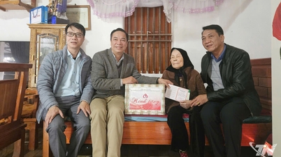 Geschenke überreichen und Dankbarkeit gegenüber der heldenhaften vietnamesischen Mutter Pham Thi May ausdrücken
