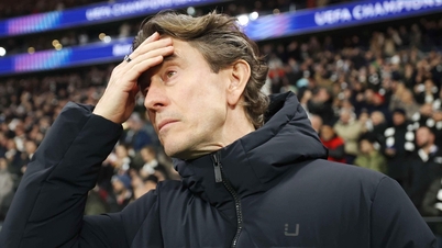 O Tottenham demitiu o técnico Thomas Frank.