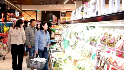 Los canales de distribución reabrieron simultáneamente y el mercado volvió a cobrar vitalidad el cuarto día del Tet.