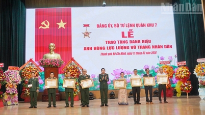ตำแหน่งวีรบุรุษแห่งกองทัพประชาชน ได้รับการพระราชทานและมอบให้แก่พลเอก 7 นาย หลังเสียชีวิตแล้ว