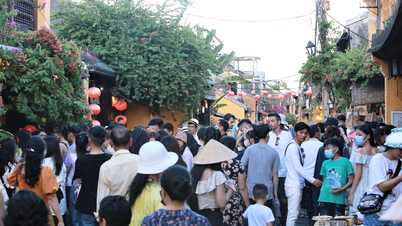 Fristen for å stramme inn reglene for billettsalg i den gamle byen Hoi An er utsatt.