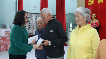 어르신들께 따뜻한 설날을 선사합니다.
