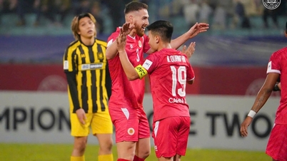 Quang Hai en Dinh Bac blonken uit in de 4-0 overwinning van CAHN.