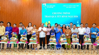 Percutian Tet yang hangat dipenuhi dengan kasih sayang dan perkongsian.