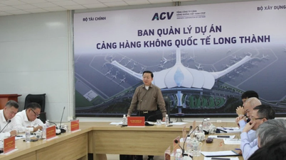 Wicepremier Tran Hong Ha składa noworoczne życzenia na międzynarodowym lotnisku Long Thanh.