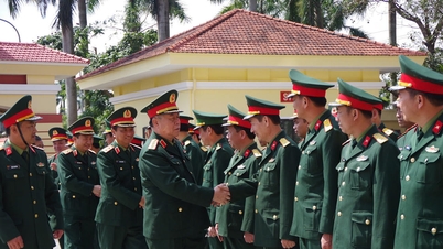 Le général Nguyen Trong Nghia a rendu visite aux officiers et soldats de Quang Tri et leur a présenté ses vœux de Nouvel An.