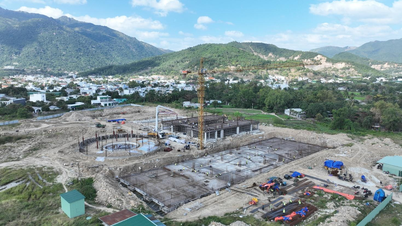 Kampus UEH Nexus Nha Trang dipenuhi aktivitas konstruksi menjelang perayaan Tet (Tahun Baru Imlek).