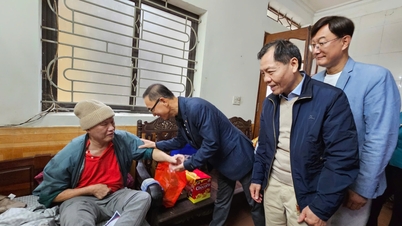Empresas coreanas em Hai Phong doam presentes de Tet (Ano Novo Lunar) às vítimas do Agente Laranja/dioxina.