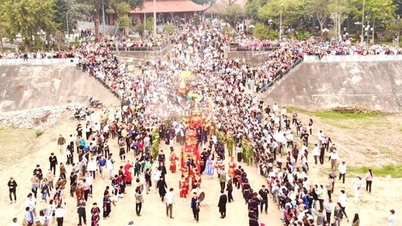 Memperkuat pengelolaan festival yang terkait dengan pengembangan wisata spiritual di Lao Cai.