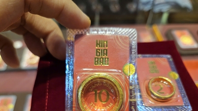 Mise à jour du cours de l'or pour midi aujourd'hui, 12 février 2026 : cours de l'or SJC, cours de l'or 24 carats 9999, cours de l'or pour bagues, cours mondial de l'or.