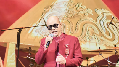 Ucapan selamat tahun baru dalam bentuk musik oleh Phan Dinh Tung