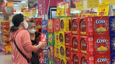 Bandar Raya Ho Chi Minh: Bakul hadiah Tet mendapat permintaan tinggi, dengan produk Vietnam menguasai pasaran.