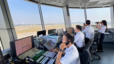 Bandara Tan Son Nhat menyambut jumlah penumpang yang memecahkan rekor dan mengaktifkan operasi penerbangan puncak.