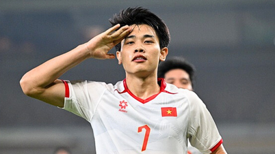 Patutkah Dinh Bac berpindah ke Liga 1 China? Komuniti bola sepak Asia sedang hangat membahaskan perkara ini.