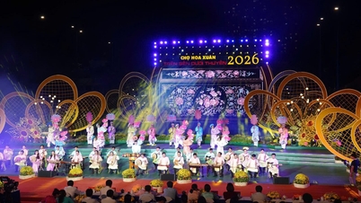 Ho Si Minh-város: A Ló évében 2026-ban megrendezett „A rakparton, a hajó alatt” tavaszi virágpiac megnyitóünnepsége