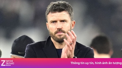 Carrick wint zijn eerste Premier League-prijs.