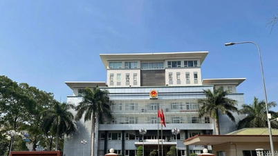 Menjelang Tết, ribuan guru di Dak Lak menulis surat yang menyatakan harapan mereka untuk menerima tunjangan profesi mereka.