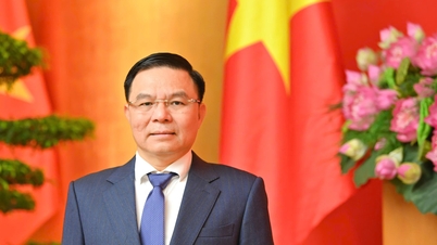 Acting Minister Le Manh Hung sent a New Year's greeting letter to all generations of officials, civil servants, and workers in the Ministry of Industry and Trade.