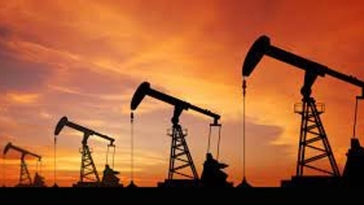 De wereldwijde olieprijzen daalden fors met meer dan 2,7%, waarbij Brent-olie door overaanbod terugviel tot ongeveer $67.
