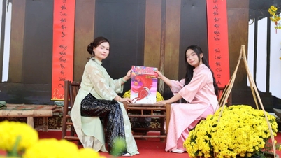 यहां का वातावरण टेट (वियतनामी चंद्र नव वर्ष) और वसंत महोत्सव के उत्सवों से गुलजार है।