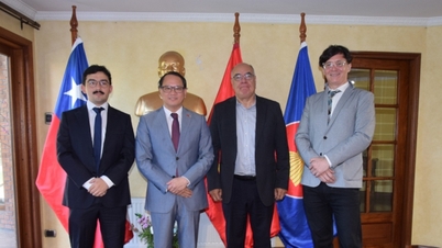 El Embajador Nguyen Viet Cuong se reúne con líderes de medios de comunicación chilenos.