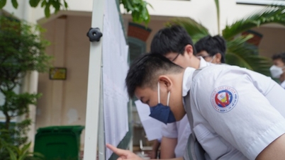 Ho Chi Minh City: Wiele szkół wcześniej ogłasza przewidywane kwoty zapisów do 10. klasy.