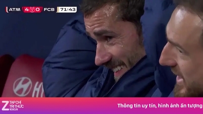 Griezmann glimlacht breeduit ondanks de vernederende nederlaag van Barça.
