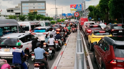 Les habitants de Hô Chi Minh-Ville sont invités à prendre note des itinéraires de circulation lorsqu'ils assistent au feu d'artifice.
