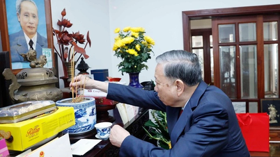 General Secretary To Lam offered incense in commemoration of the 120th anniversary of the birth of Prime Minister Pham Van Dong.
