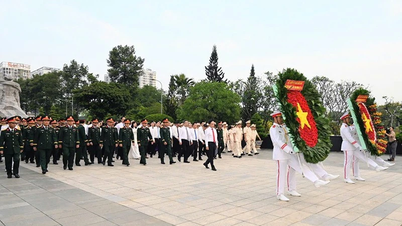 Ho Chi Minh City leaders offer incense to commemorate the heroic martyrs.