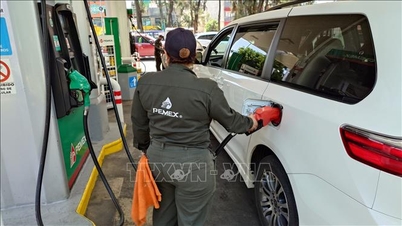 Jeopolitik risklerin azalmasıyla petrol fiyatları dalgalanıyor.