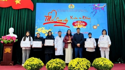 ពិធីប្រគល់អំណោយបុណ្យតេតដល់សមាជិកសហជីព និងកម្មករជាង ២០០ នាក់នៅមជ្ឈមណ្ឌលវេជ្ជសាស្ត្រតំបន់ North Son។