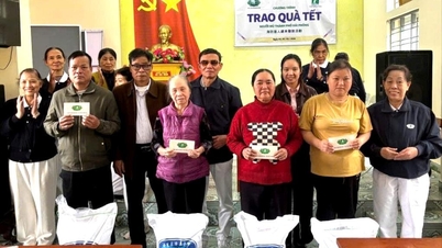 มีการแจกของขวัญวันตรุษจีนกว่า 4,200 ชิ้นให้แก่ผู้พิการทางสายตาในเมือง