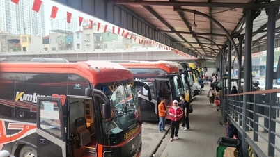 On the 26th day of the Lunar New Year, bus stations had not yet used up all the extra buses.