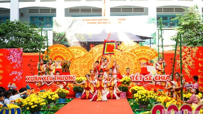 និទាឃរដូវមកដល់សាលាជាទីស្រឡាញ់របស់យើង។