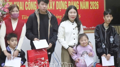 Tặng quà nhân dịp Tết Nguyên đán Bính Ngọ 2026