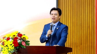 Bac Ninh Üniversitesi'nden profesöre Fransız Akademik Palmiye Nişanı verildi.